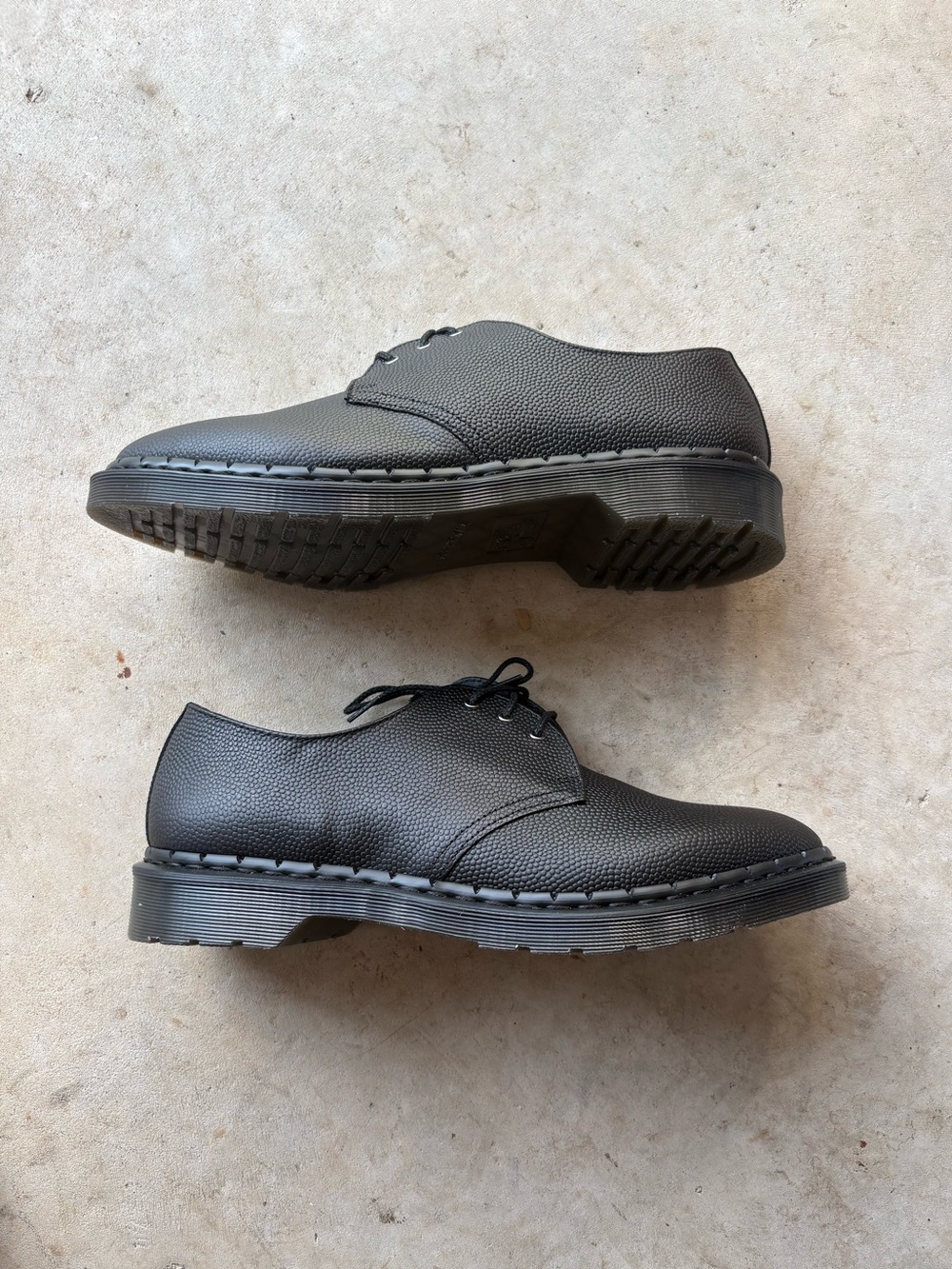 Dr. Martens Black Pebble Leather 1461
Oxford Shoes